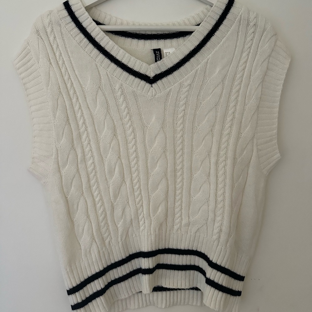 H&M Black and White V-Neck Sweater